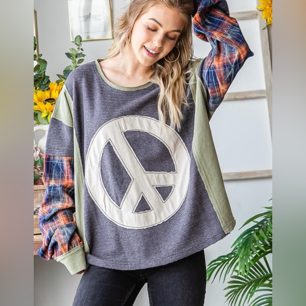 Oli & Hali Peace ☮️ Appliqué Plaid Sleeve Pullover